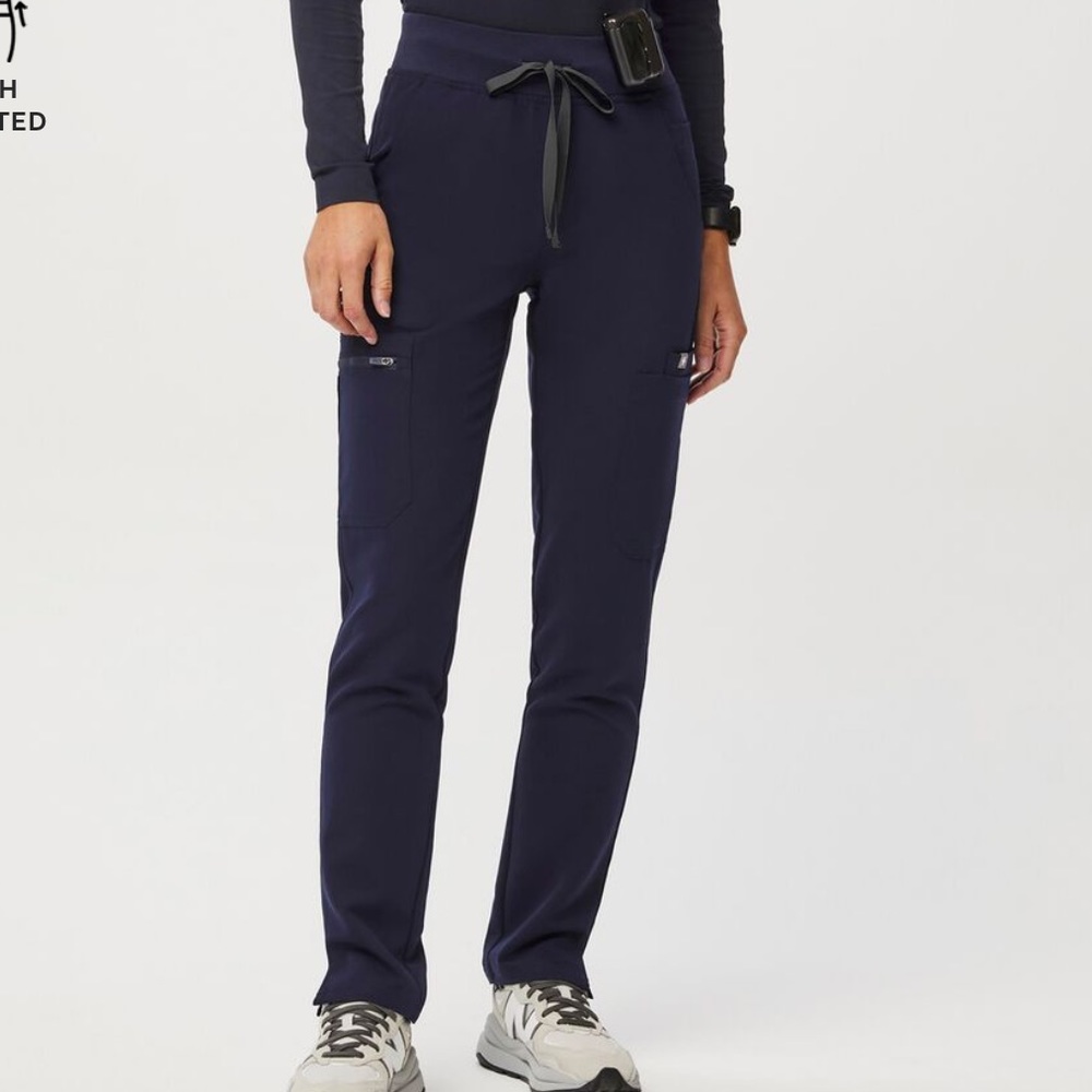 Figs high waisted yola skinny scrub pant in XXS petite, Navy blue